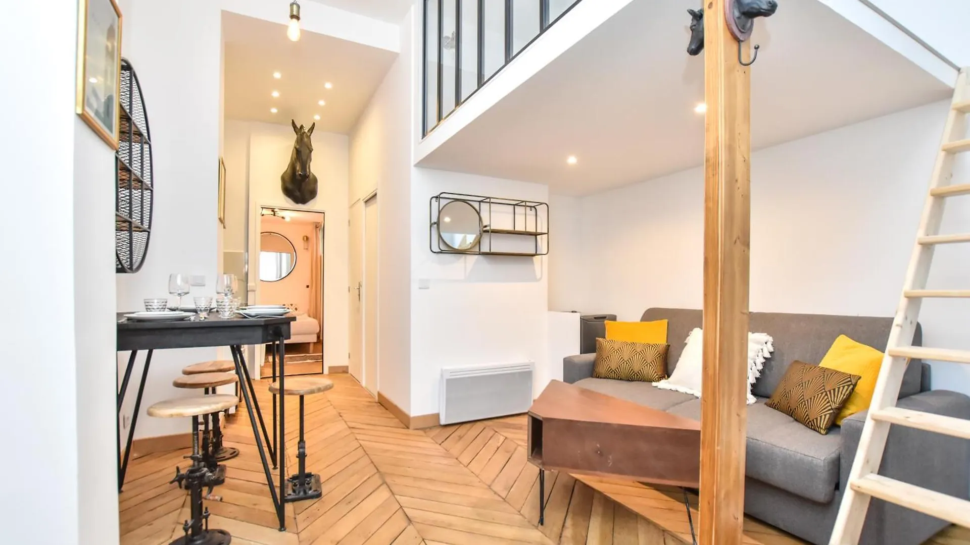 Cozy Nest Just Steps Away From The Lively Nation District Apartment Paris