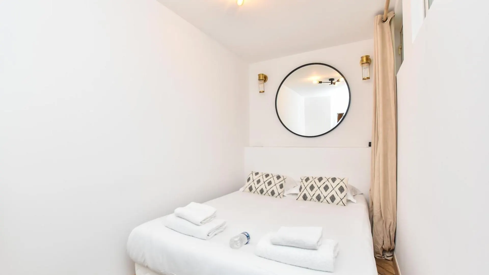 Cozy Nest Just Steps Away From The Lively Nation District Apartment Paris 0*,  France