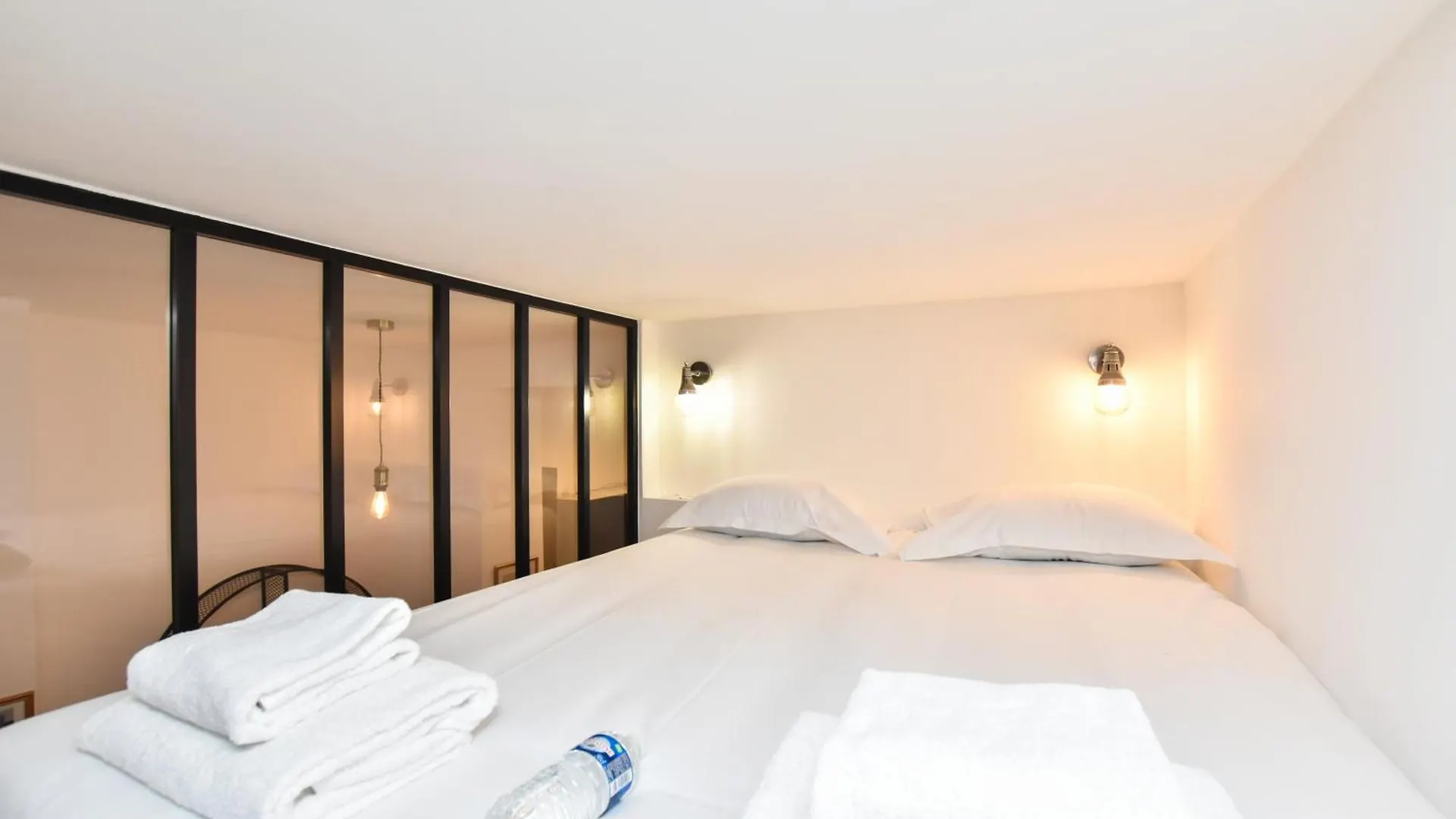 Cozy Nest Just Steps Away From The Lively Nation District Apartment Paris