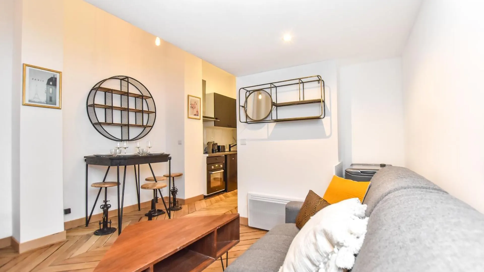 Cozy Nest Just Steps Away From The Lively Nation District Apartment Paris