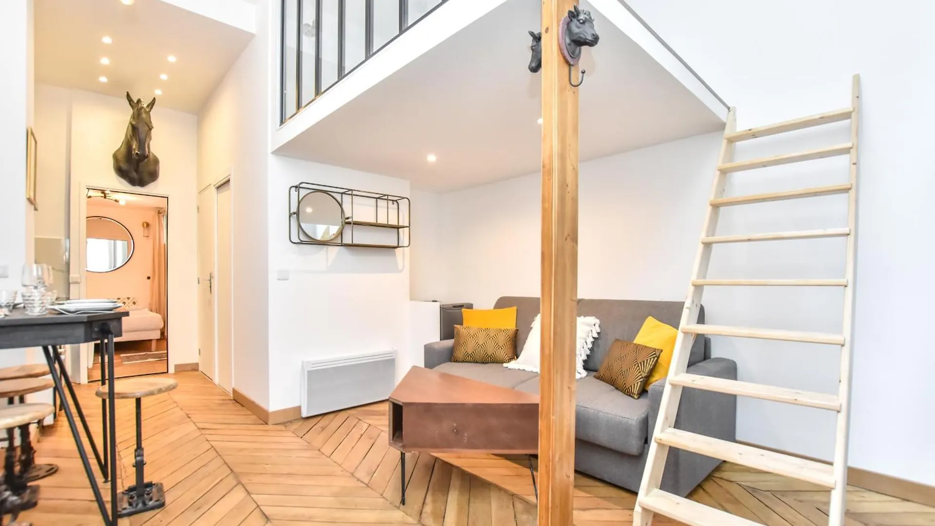 Cozy Nest Just Steps Away From The Lively Nation District Apartment Paris