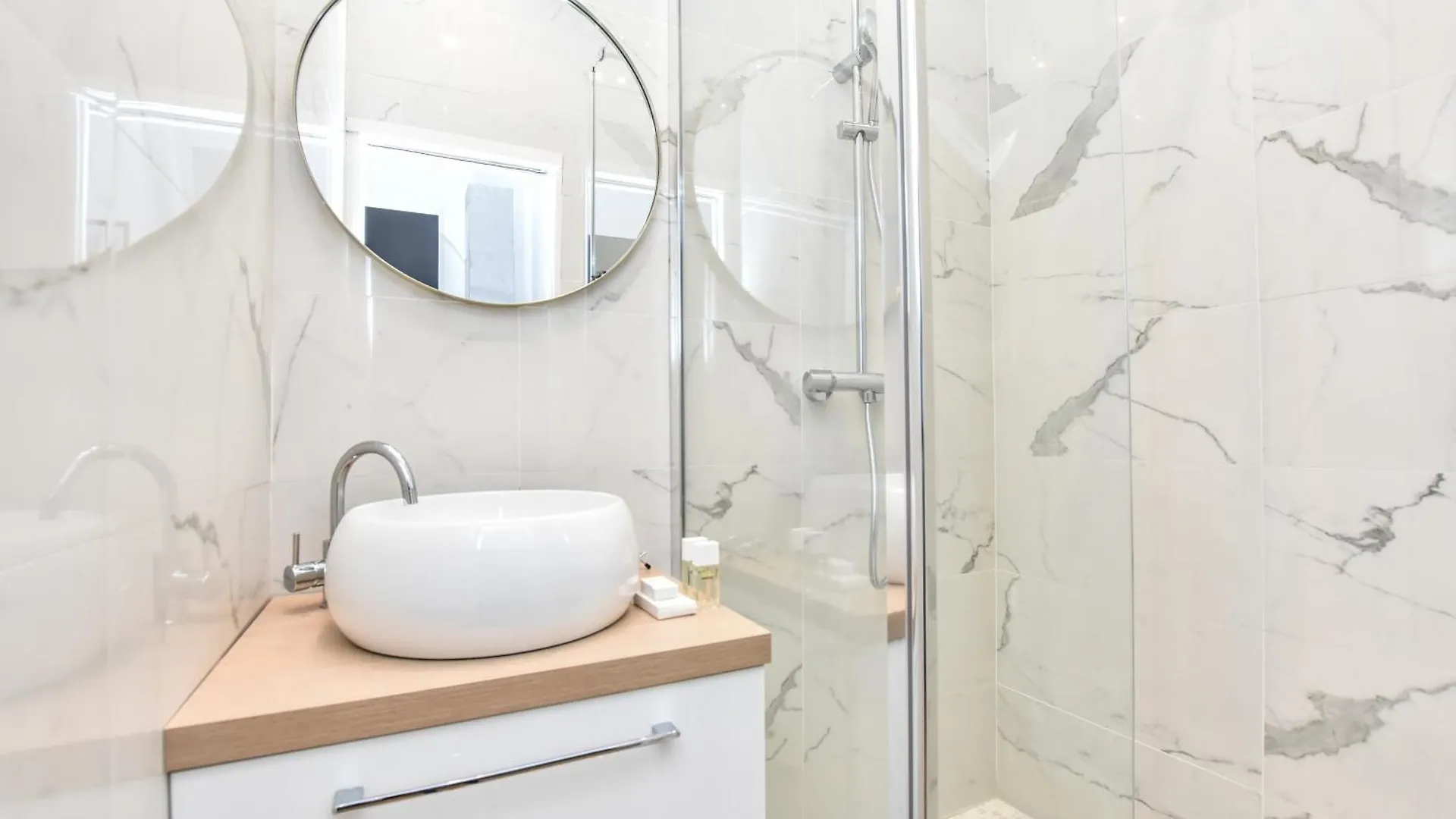 Cozy Nest Just Steps Away From The Lively Nation District Apartment Paris France