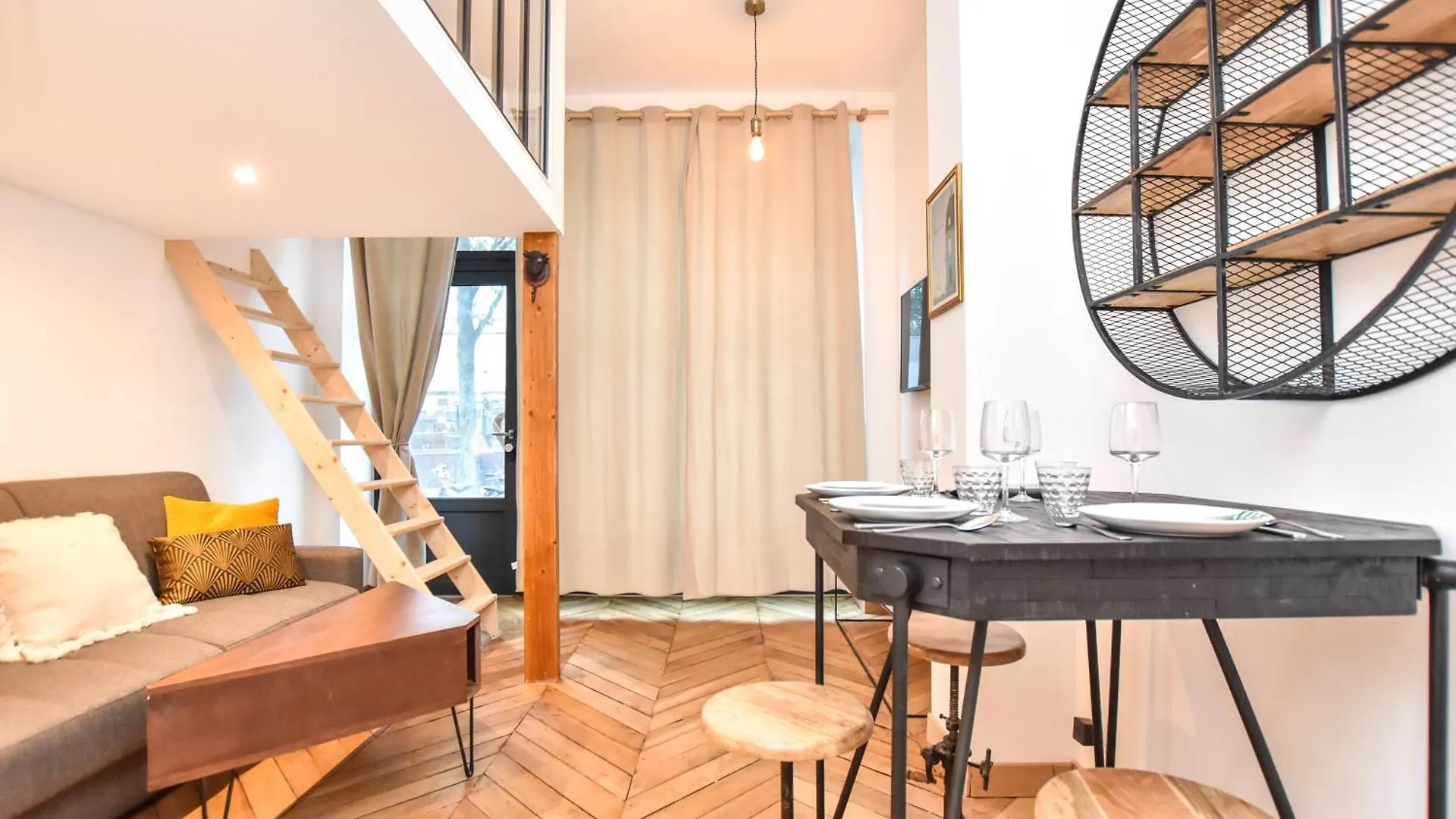 Cozy Nest Just Steps Away From The Lively Nation District Apartment Paris 0*,