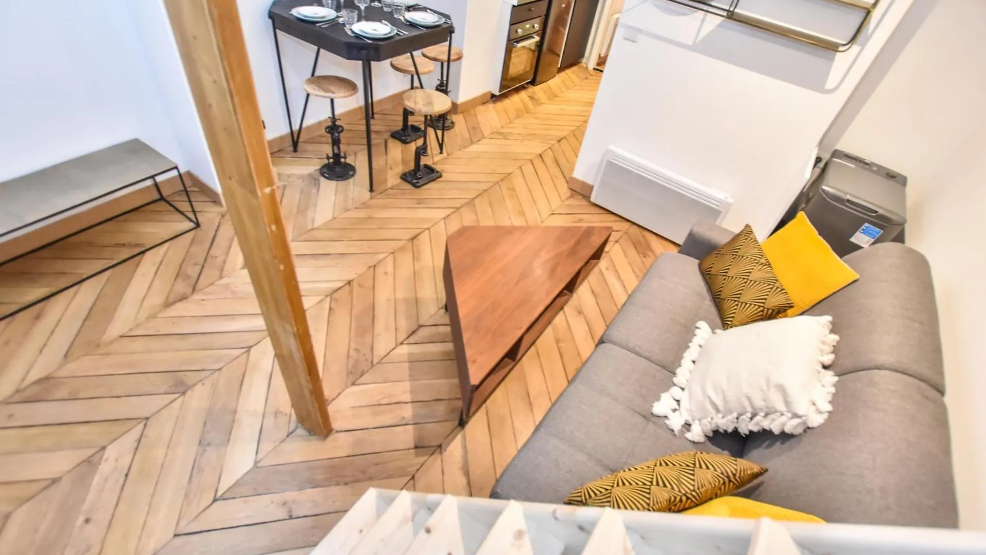 Cozy Nest Just Steps Away From The Lively Nation District Apartment Paris