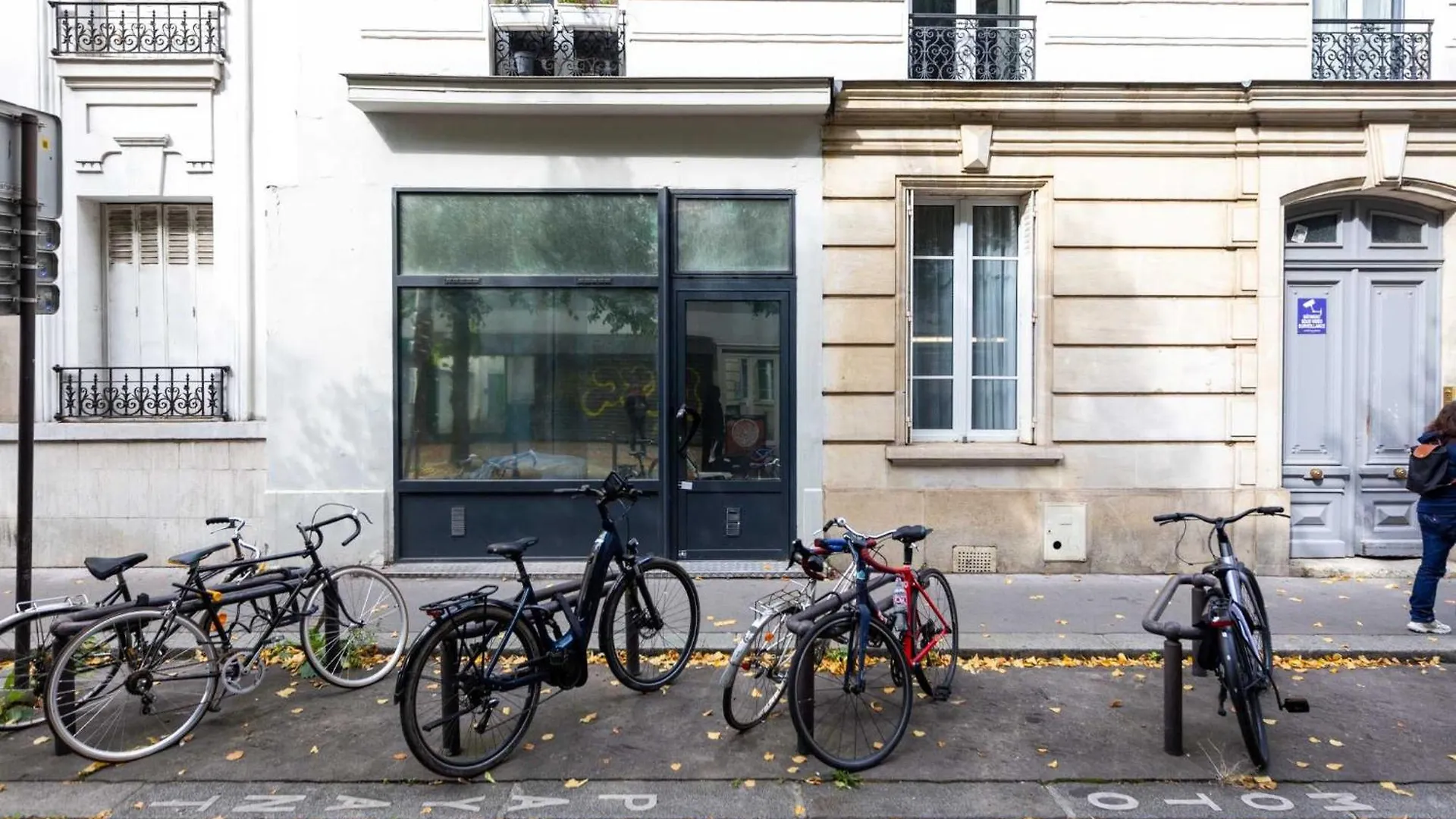 Cozy Nest Just Steps Away From The Lively Nation District Apartment Paris